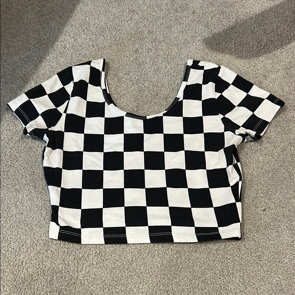 Forever 21 Black and White Graphic Crop T-Shirt